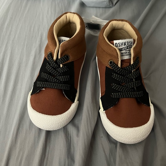 New Oshkosh High top Sneakers - Picture 2 of 8